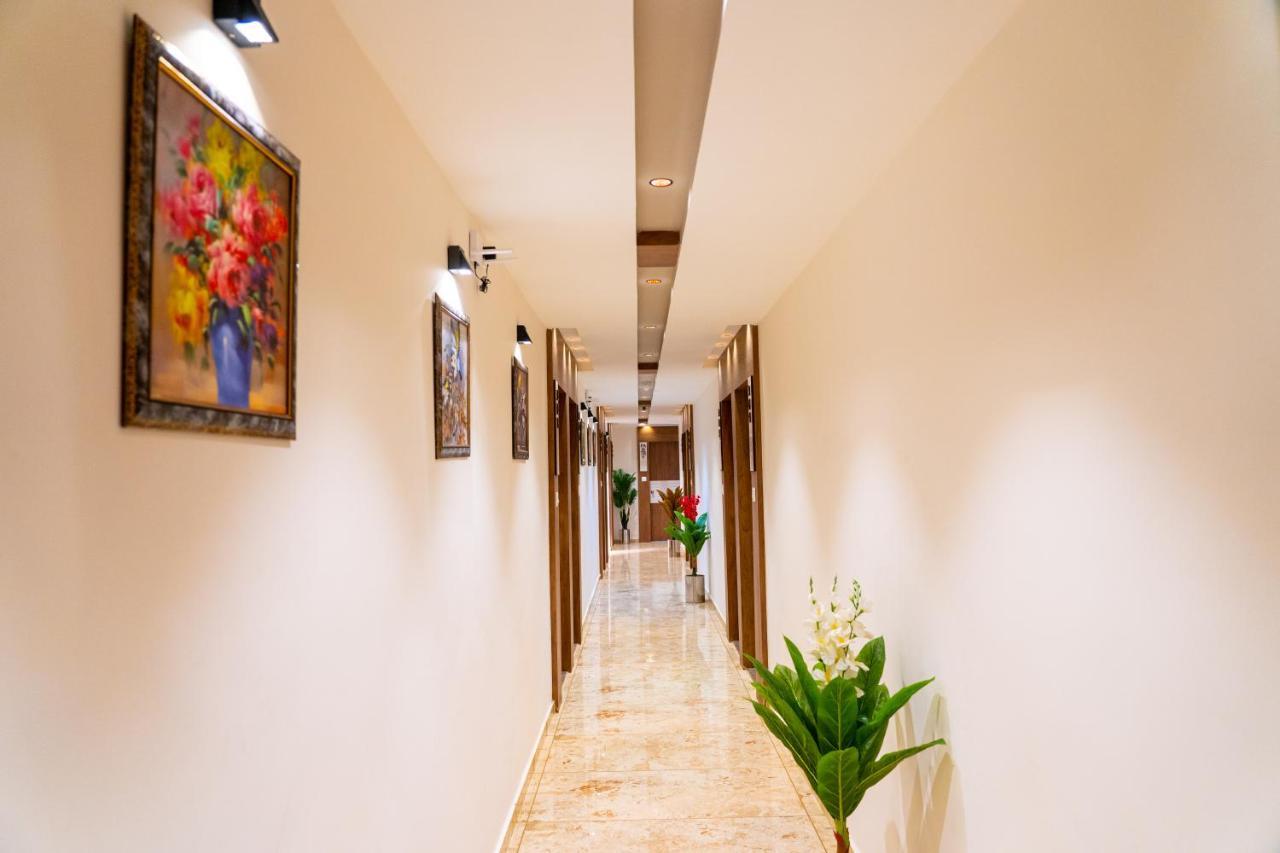 Hotel Lee Grand Ānand Εξωτερικό φωτογραφία