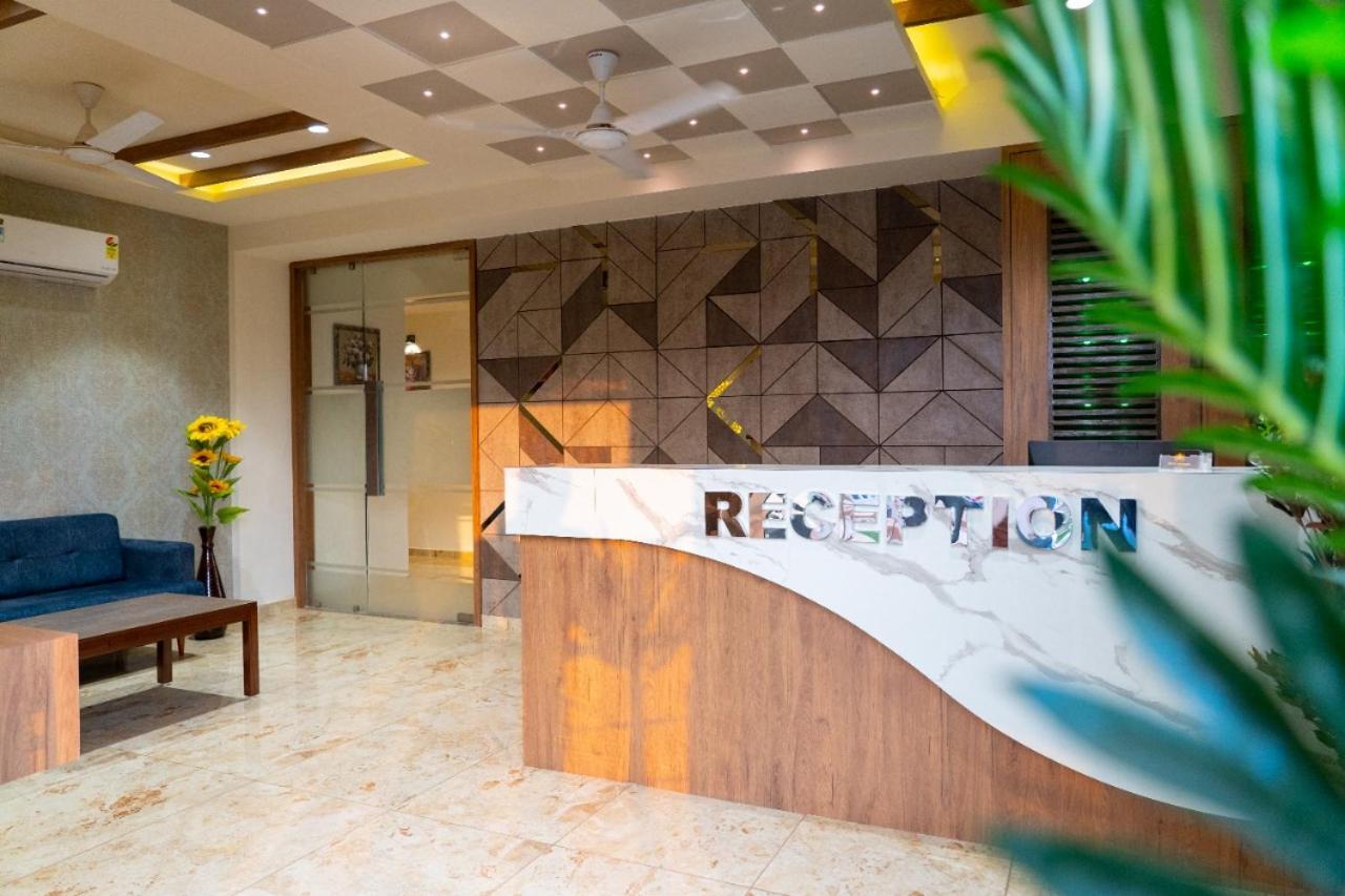 Hotel Lee Grand Ānand Εξωτερικό φωτογραφία