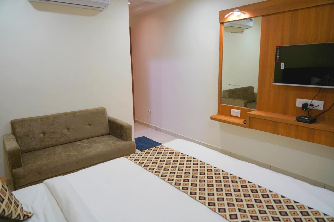 Hotel Lee Grand Ānand Εξωτερικό φωτογραφία