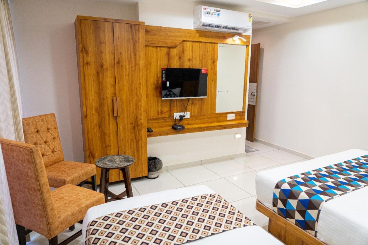 Hotel Lee Grand Ānand Εξωτερικό φωτογραφία