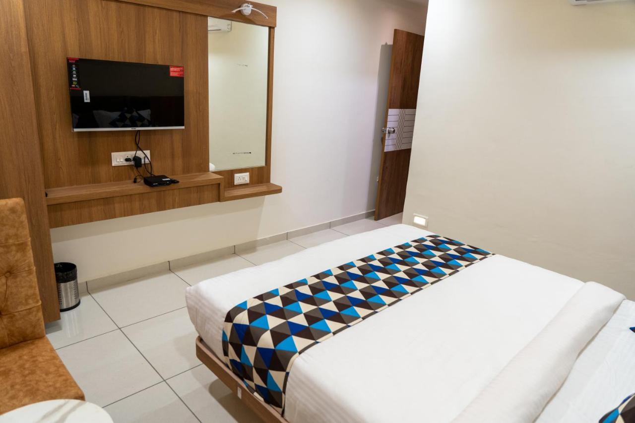 Hotel Lee Grand Ānand Εξωτερικό φωτογραφία